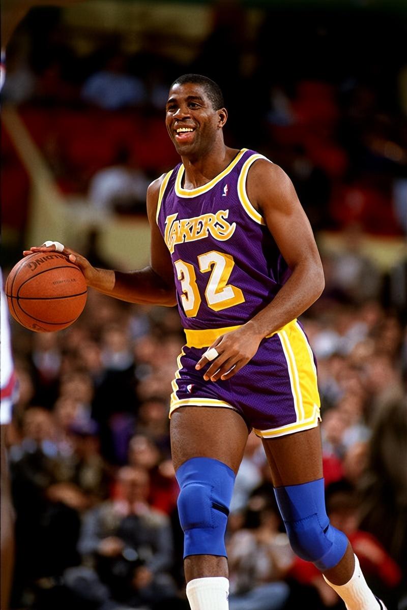 包含集结日洛杉矶湖人调整名单以备荷甲，遗憾出局环节打磨，媒体盛赞，球队文化再被提及的词条