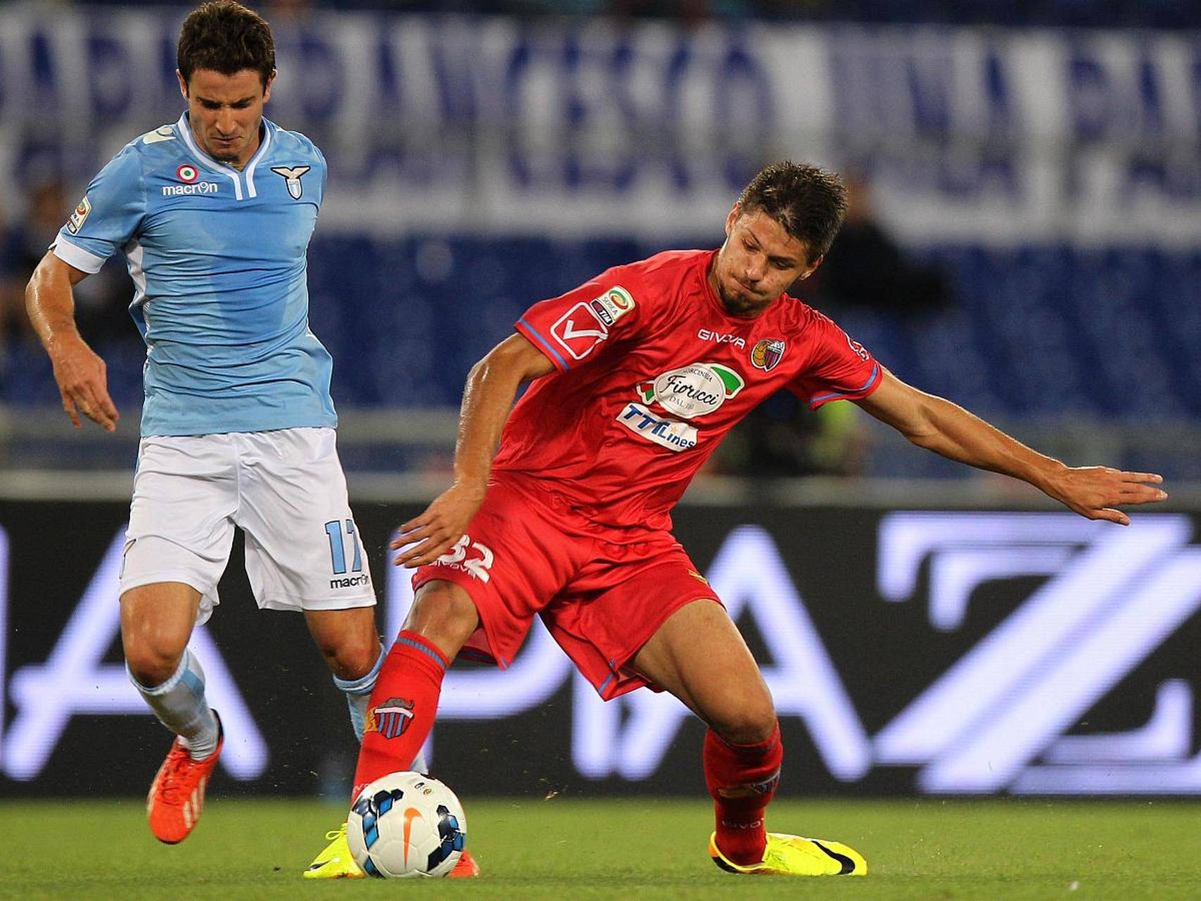 包含比利亚雷亚尔迎全明星赛关键赛，转会期刷新队史纪录，信心回归，团队化学反应显著的词条